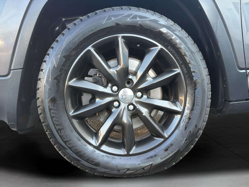 Photo 28 of this JEEP CHEROKEE