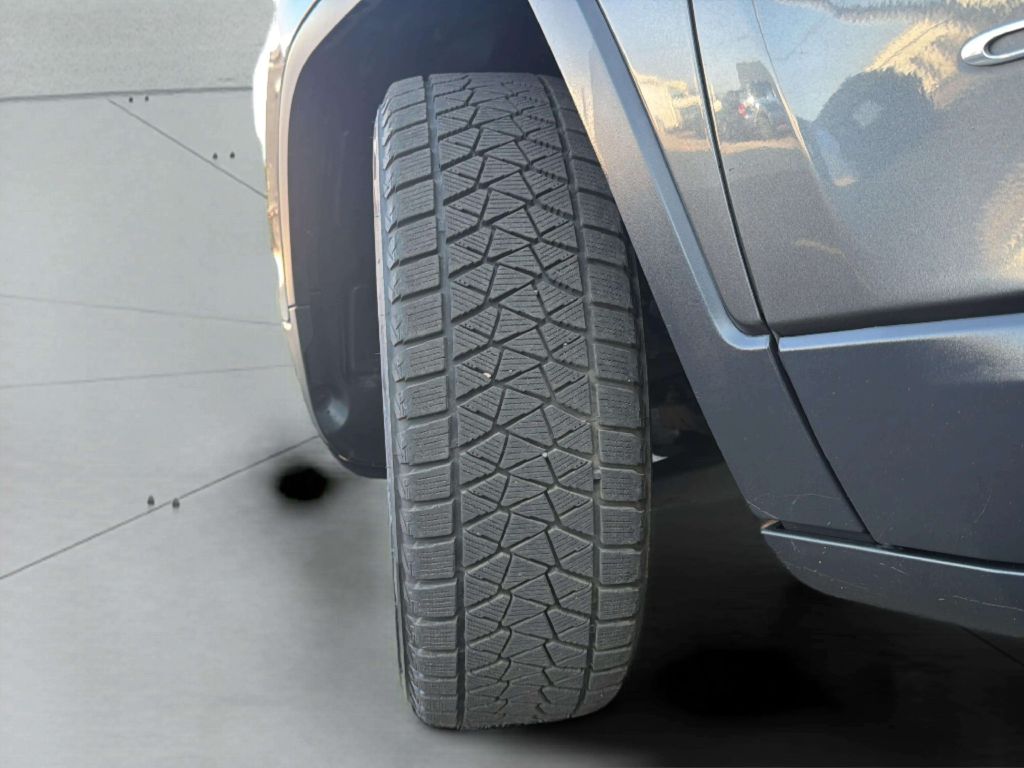 Photo 29 of this JEEP CHEROKEE