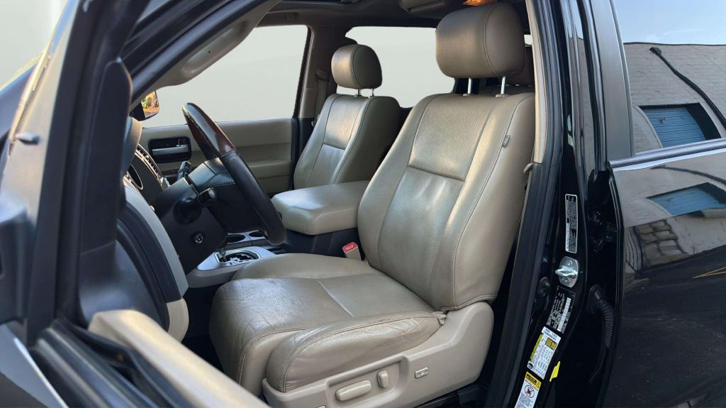 Photo 13 of this TOYOTA SEQUOIA