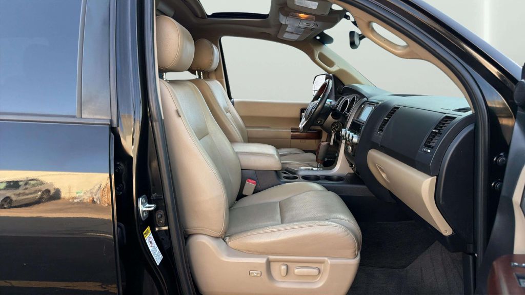 Photo 14 of this TOYOTA SEQUOIA