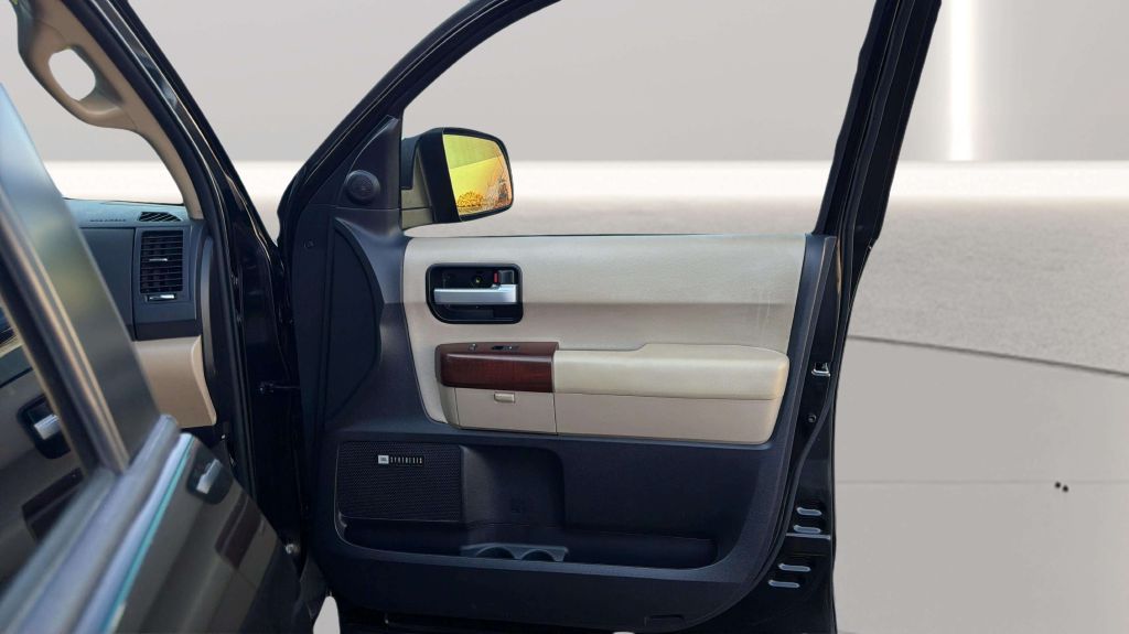 Photo 17 of this TOYOTA SEQUOIA