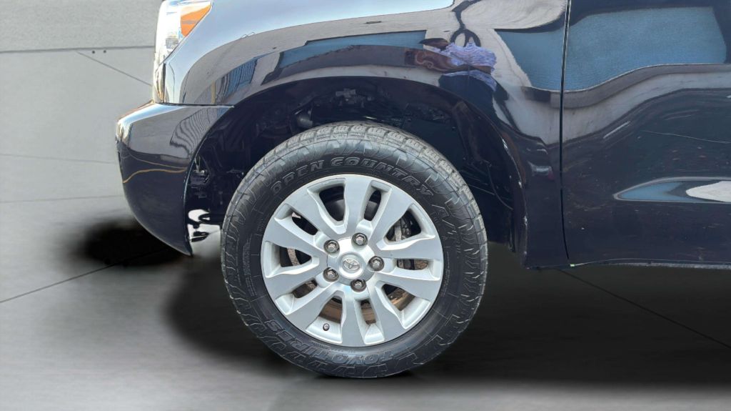 Photo 41 of this TOYOTA SEQUOIA
