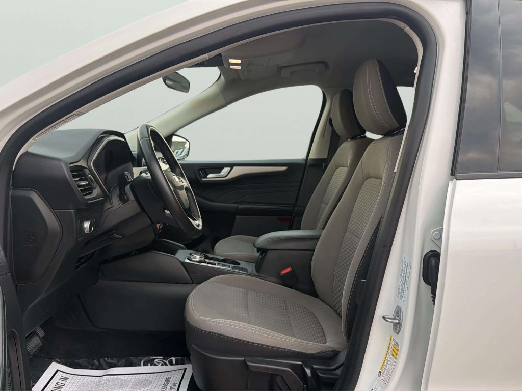 Photo 12 of this FORD ESCAPE