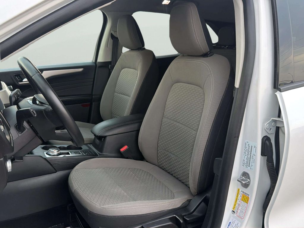 Photo 13 of this FORD ESCAPE