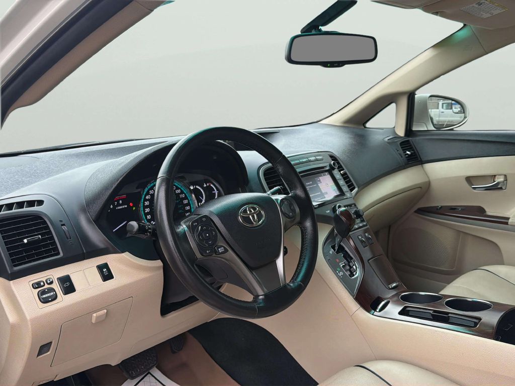 Photo 10 of this TOYOTA VENZA
