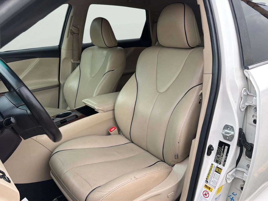 Photo 12 of this TOYOTA VENZA