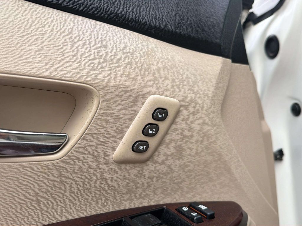 Photo 15 of this TOYOTA VENZA