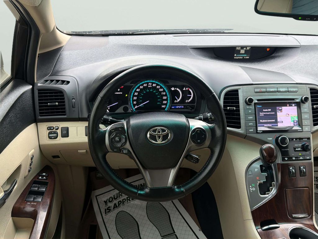 Photo 21 of this TOYOTA VENZA
