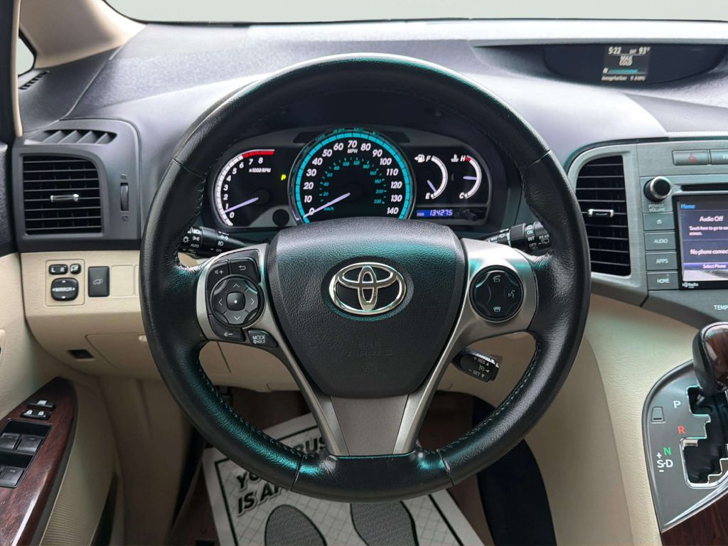 Photo 22 of this TOYOTA VENZA