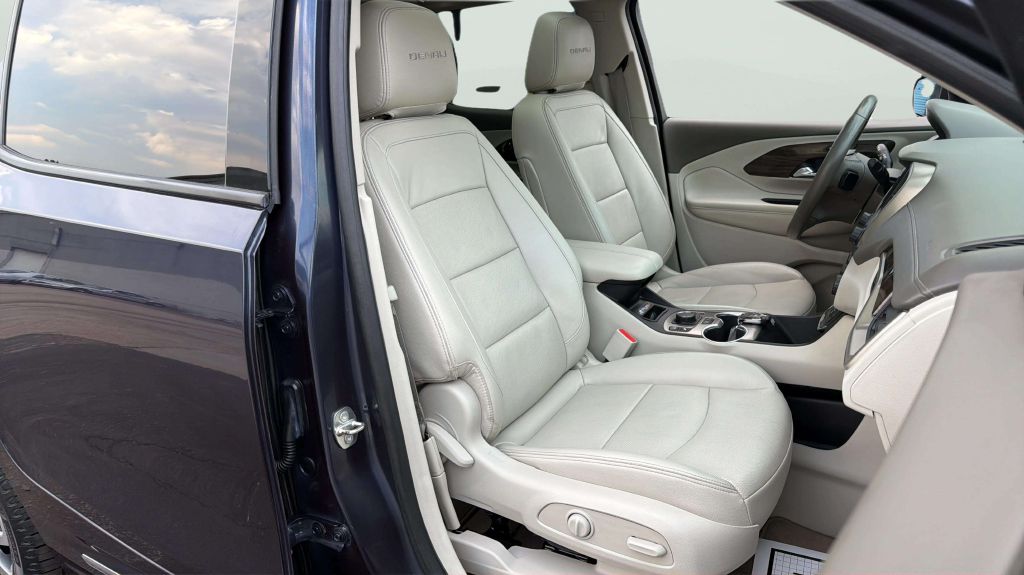Photo 14 of this GMC TERRAIN
