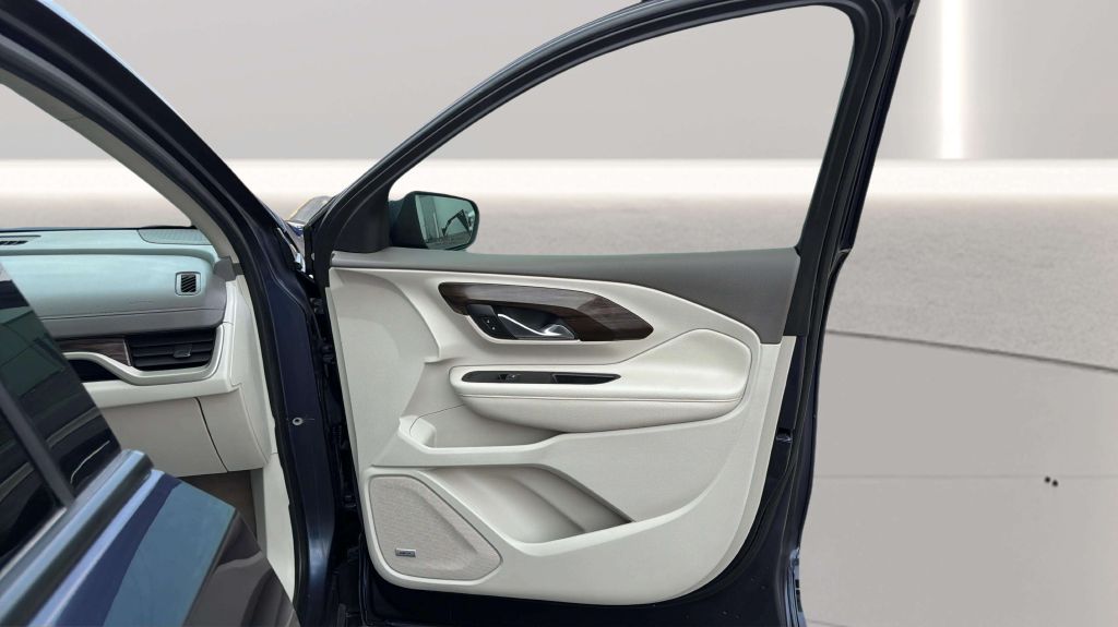 Photo 16 of this GMC TERRAIN