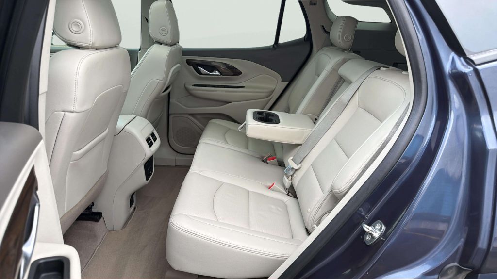 Photo 19 of this GMC TERRAIN
