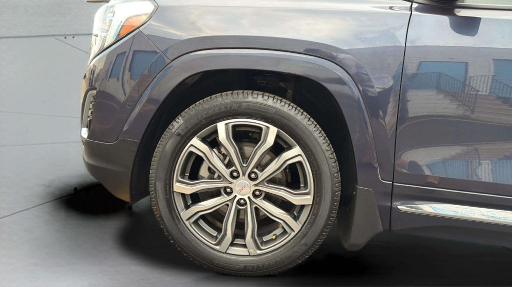 Photo 35 of this GMC TERRAIN