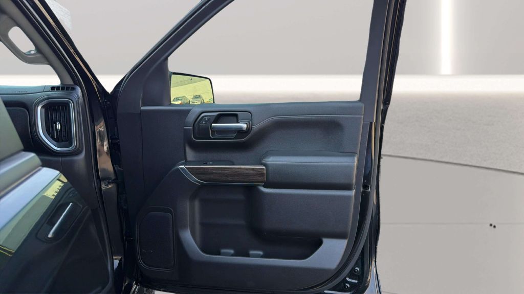 Photo 16 of this CHEVROLET SILVERADO 1500