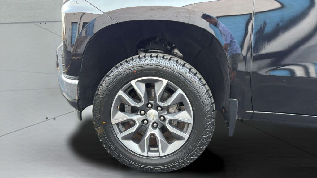 Photo 32 of this CHEVROLET SILVERADO 1500