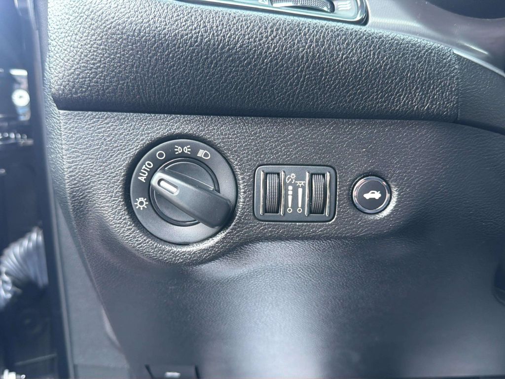 Photo 21 of this DODGE CHALLENGER