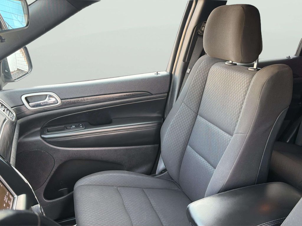 Photo 12 of this JEEP GRAND CHEROKEE