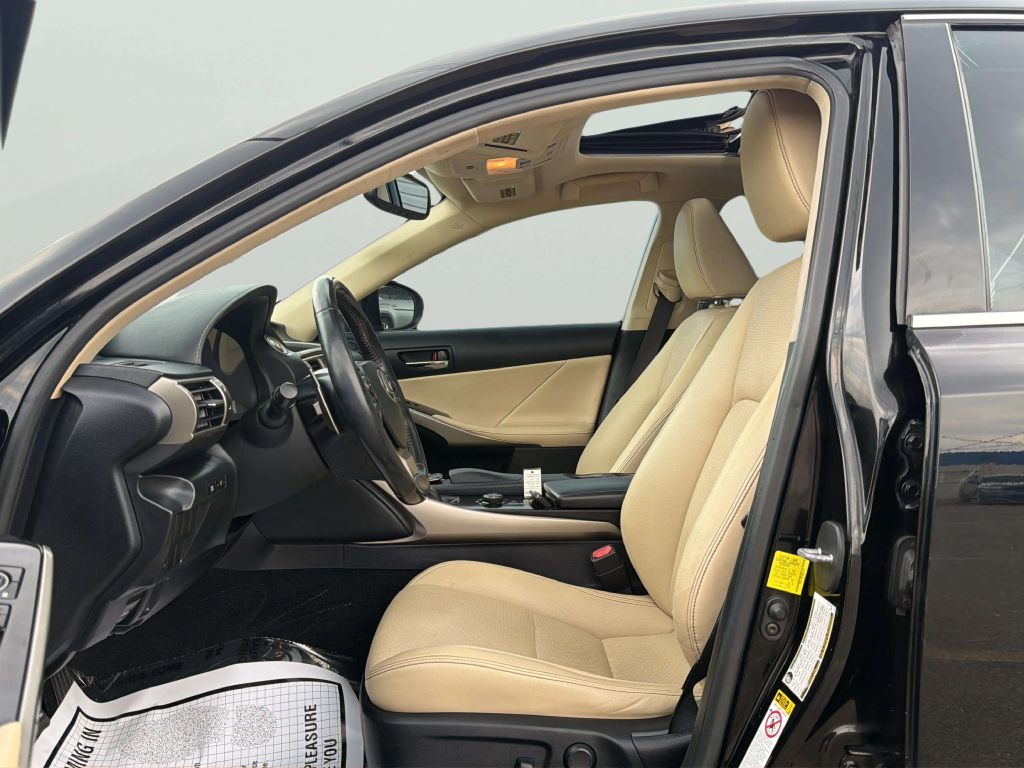Photo 11 of this LEXUS IS 250