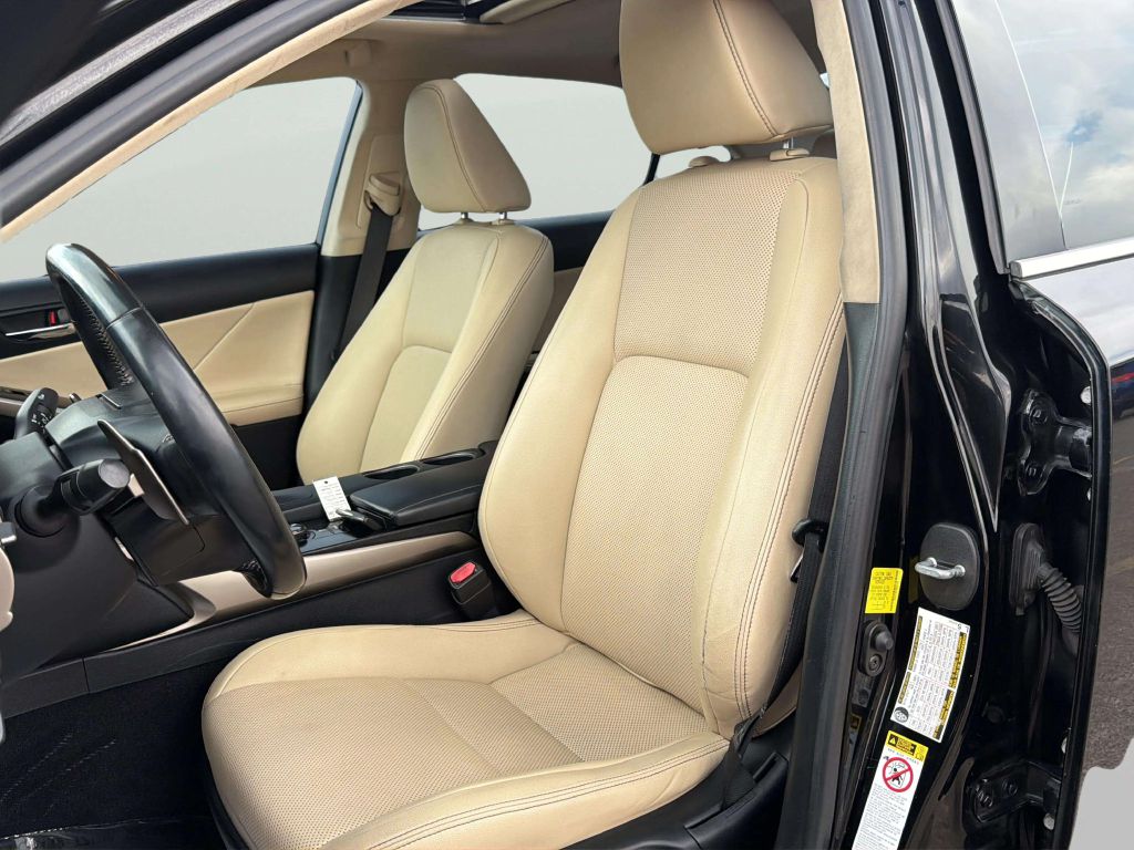 Photo 12 of this LEXUS IS 250