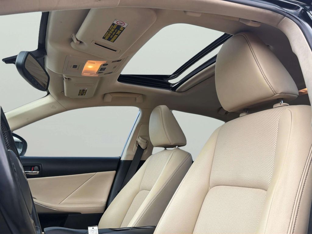 Photo 14 of this LEXUS IS 250
