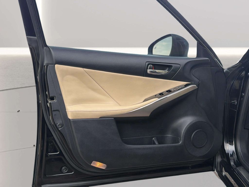 Photo 15 of this LEXUS IS 250