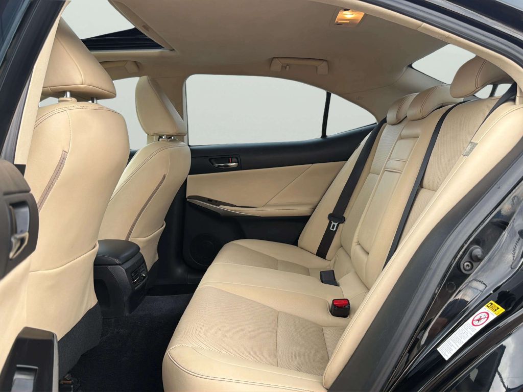 Photo 16 of this LEXUS IS 250