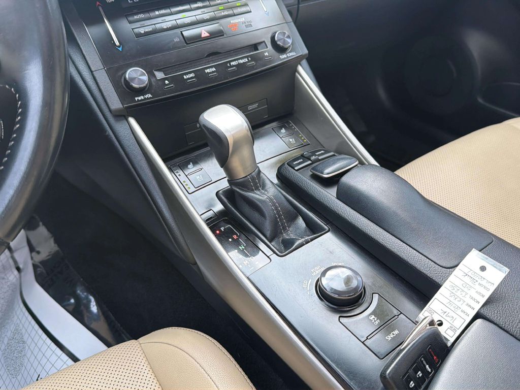 Photo 19 of this LEXUS IS 250
