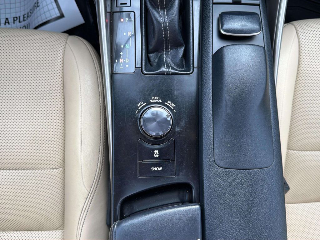 Photo 20 of this LEXUS IS 250