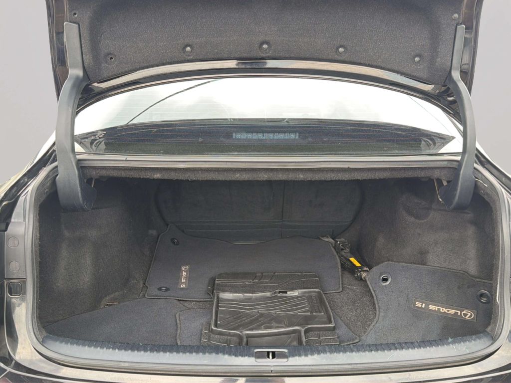 Photo 27 of this LEXUS IS 250