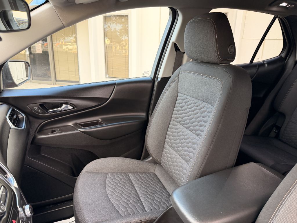 Photo 14 of this CHEVROLET EQUINOX