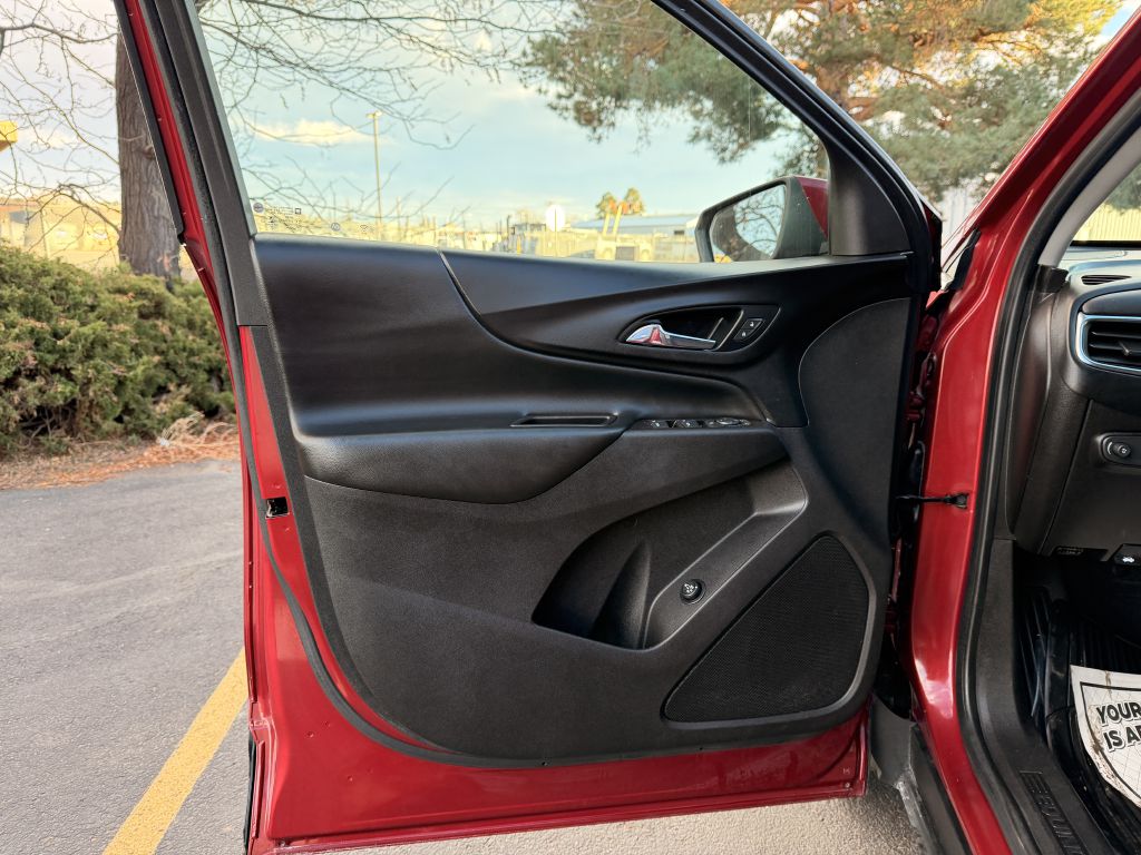 Photo 15 of this CHEVROLET EQUINOX