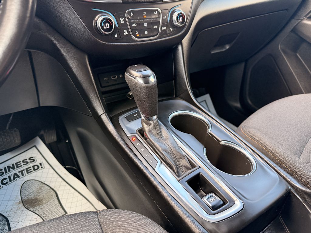 Photo 19 of this CHEVROLET EQUINOX