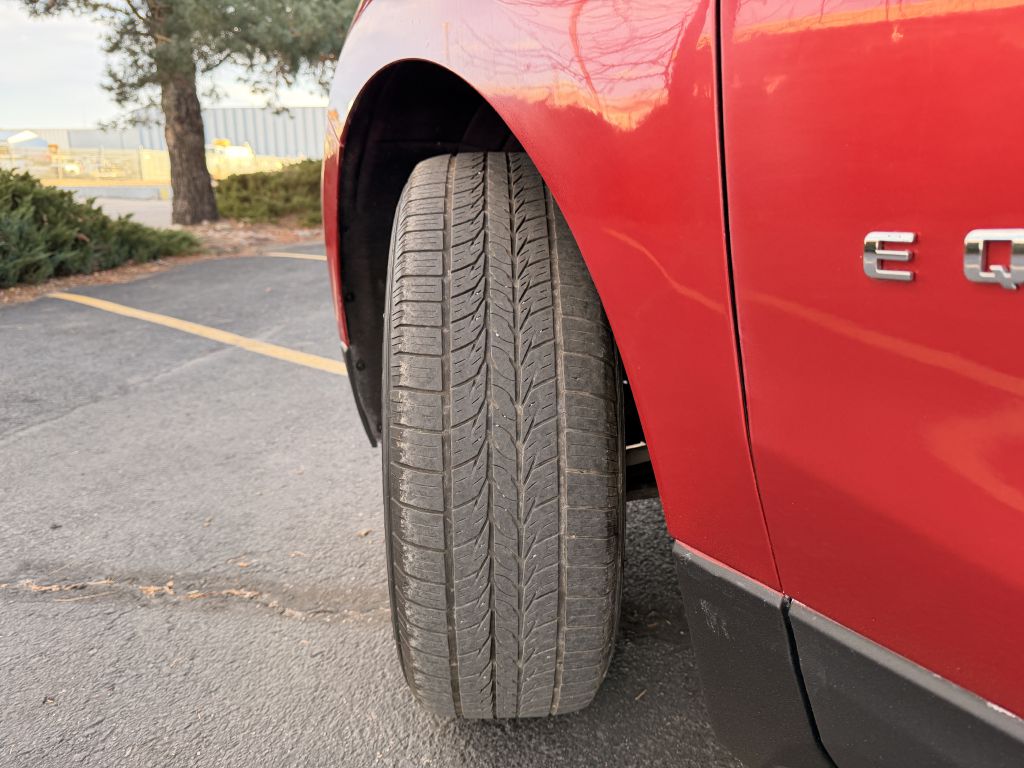 Photo 28 of this CHEVROLET EQUINOX
