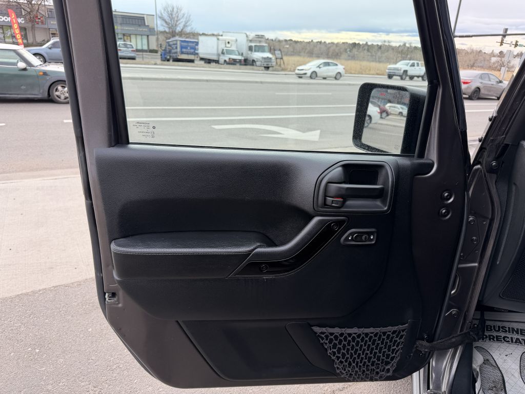 Photo 16 of this JEEP WRANGLER UNLIMI