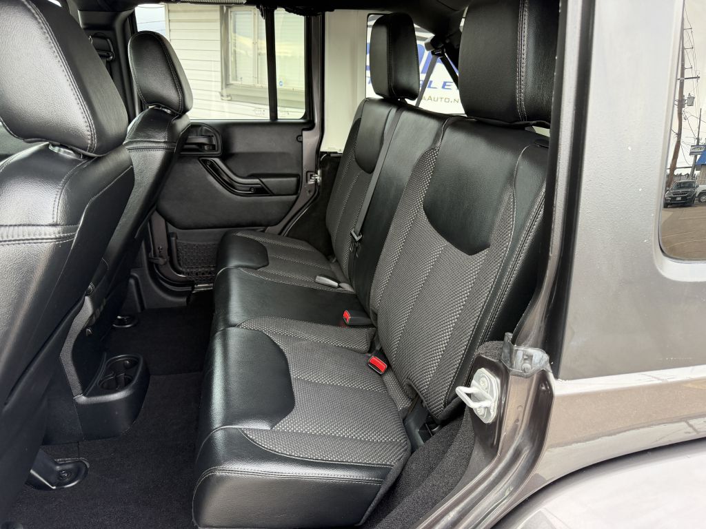 Photo 18 of this JEEP WRANGLER UNLIMI
