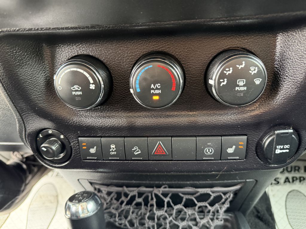 Photo 25 of this JEEP WRANGLER UNLIMI