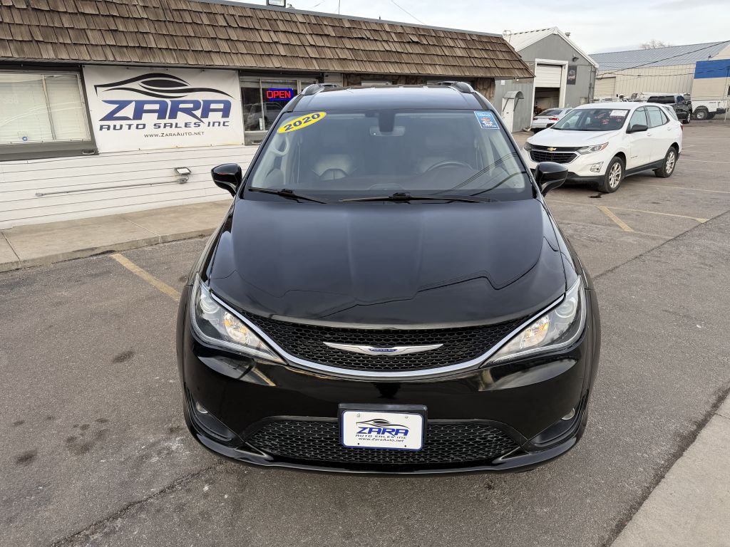 Photo 10 of this CHRYSLER PACIFICA