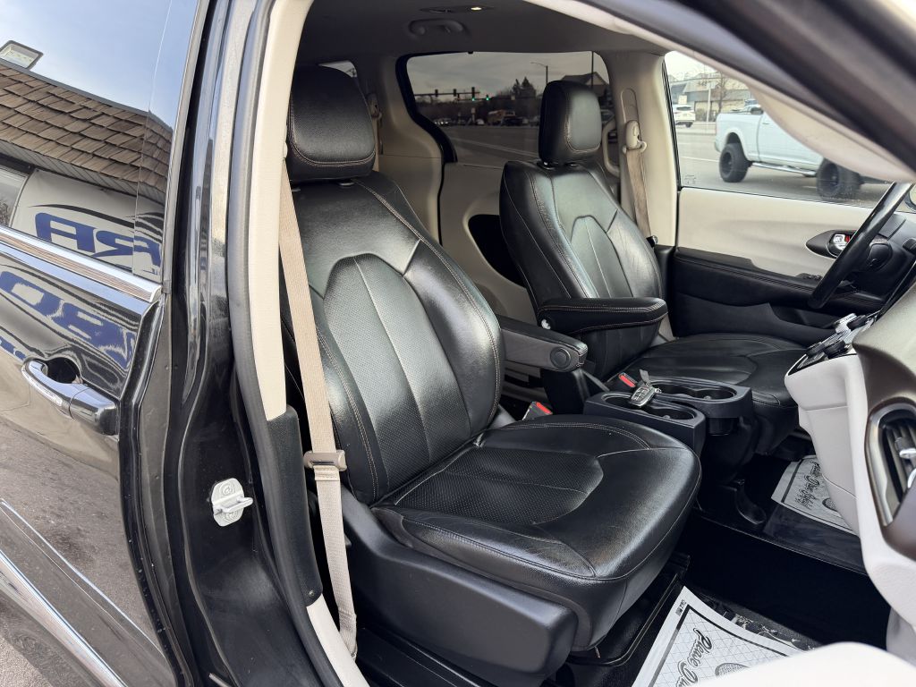 Photo 20 of this CHRYSLER PACIFICA