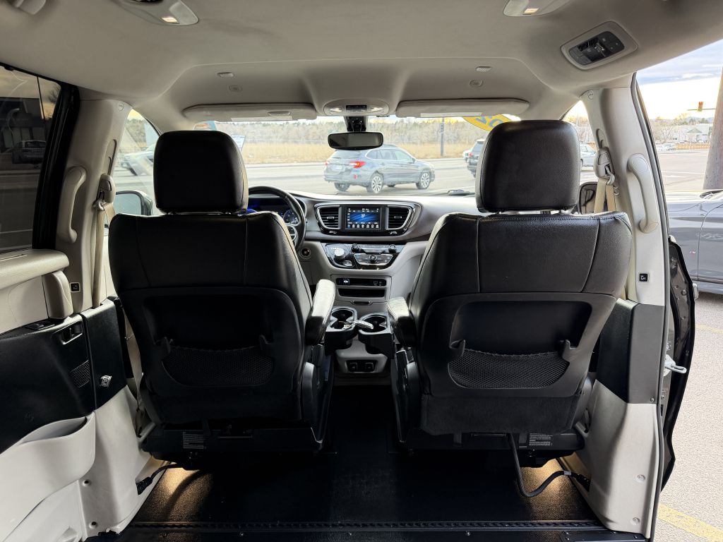 Photo 24 of this CHRYSLER PACIFICA