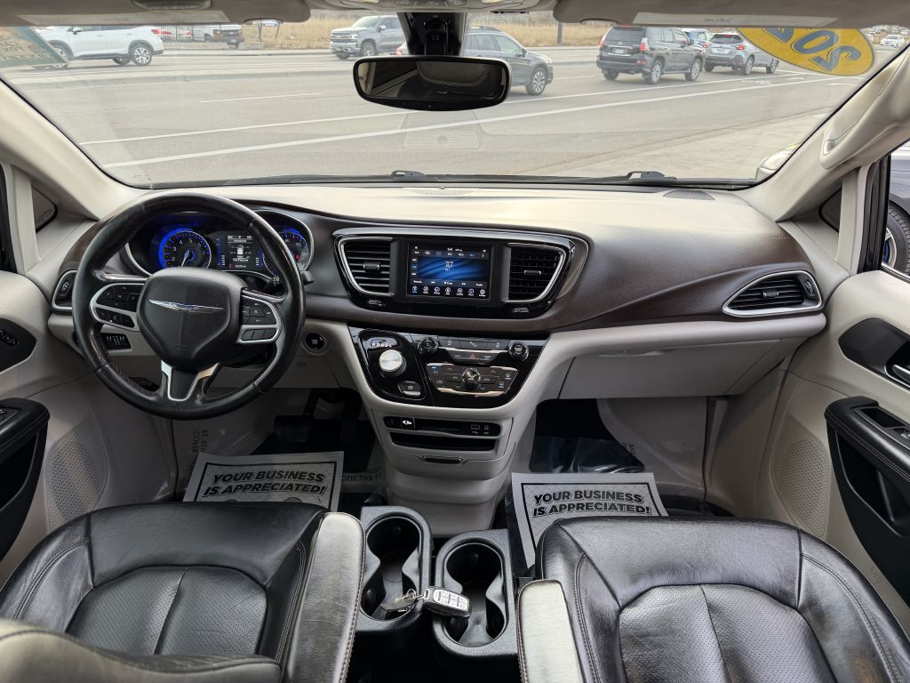 Photo 25 of this CHRYSLER PACIFICA