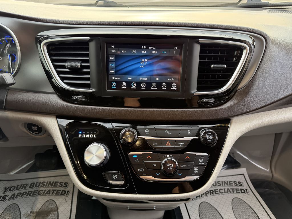 Photo 26 of this CHRYSLER PACIFICA