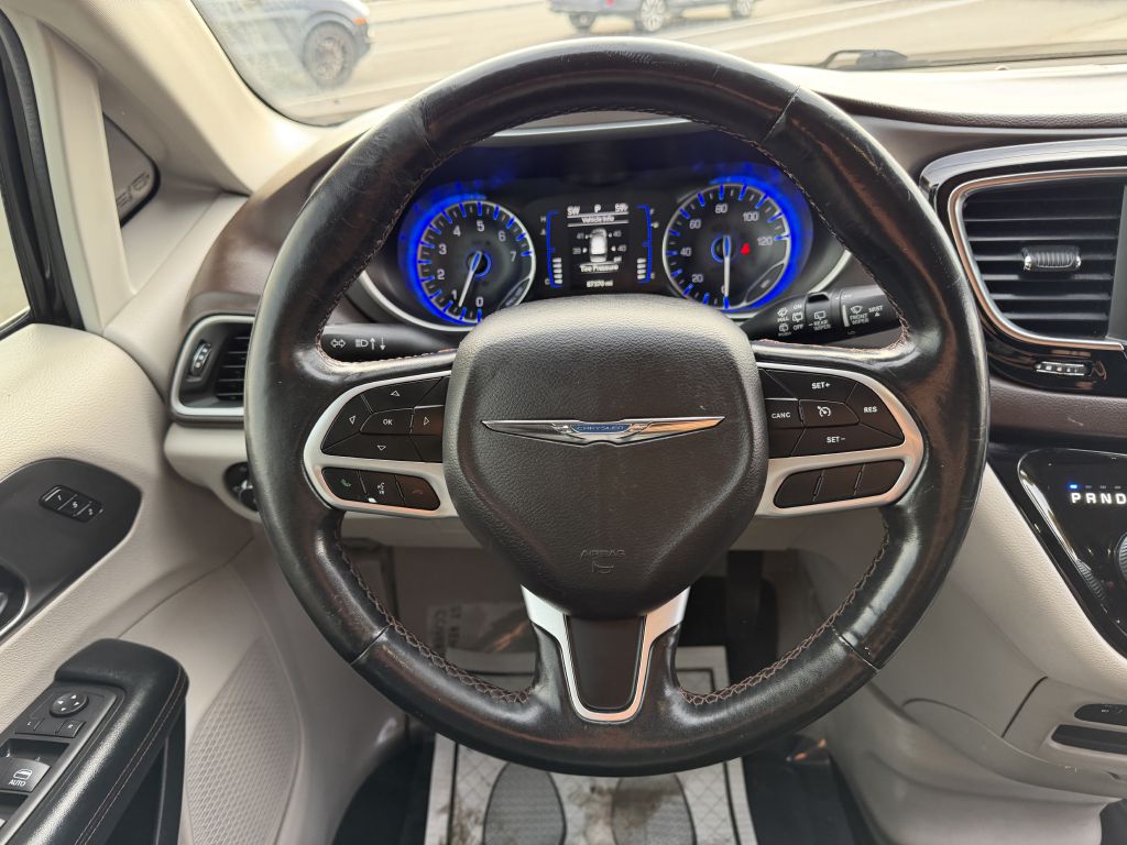 Photo 27 of this CHRYSLER PACIFICA