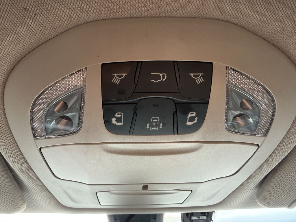 Photo 33 of this CHRYSLER PACIFICA