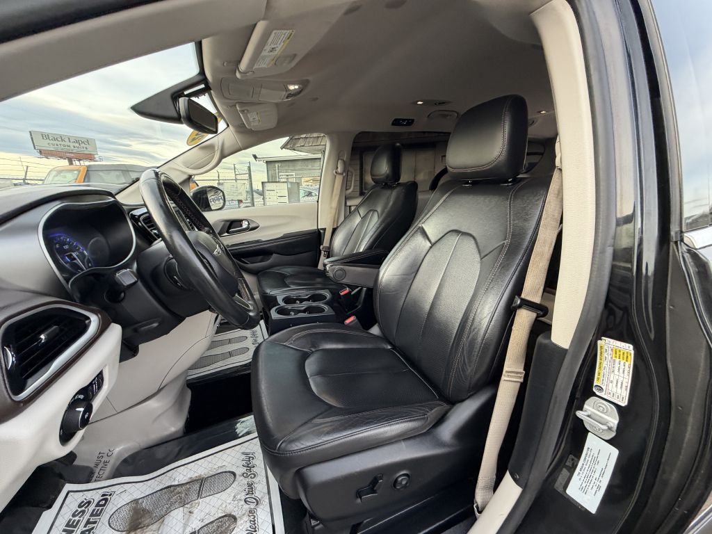 Photo 34 of this CHRYSLER PACIFICA