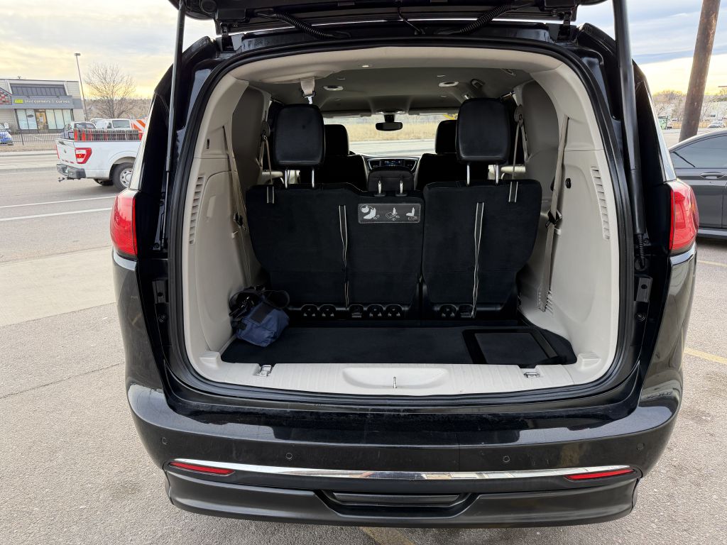 Photo 36 of this CHRYSLER PACIFICA