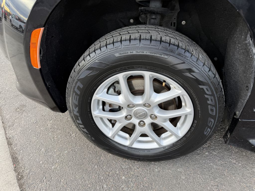 Photo 37 of this CHRYSLER PACIFICA