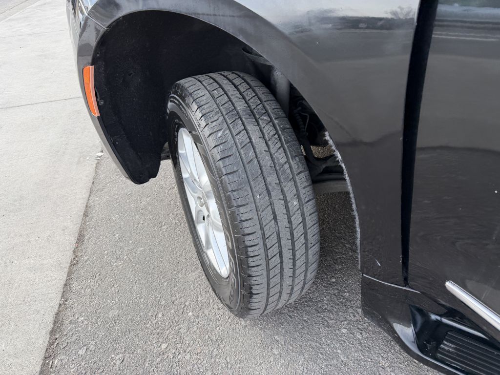 Photo 38 of this CHRYSLER PACIFICA