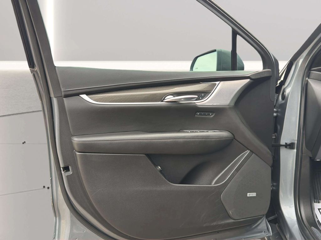 Photo 15 of this CADILLAC XT5