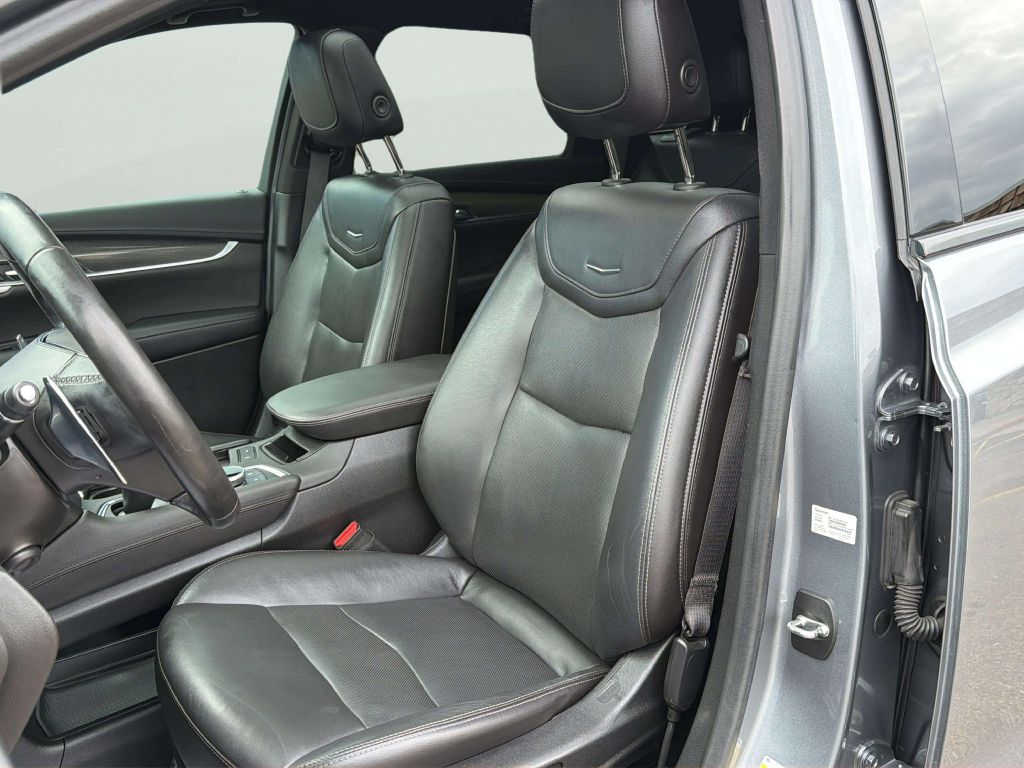 Photo 18 of this CADILLAC XT5