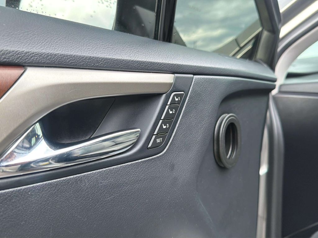 Photo 14 of this LEXUS RX 350L